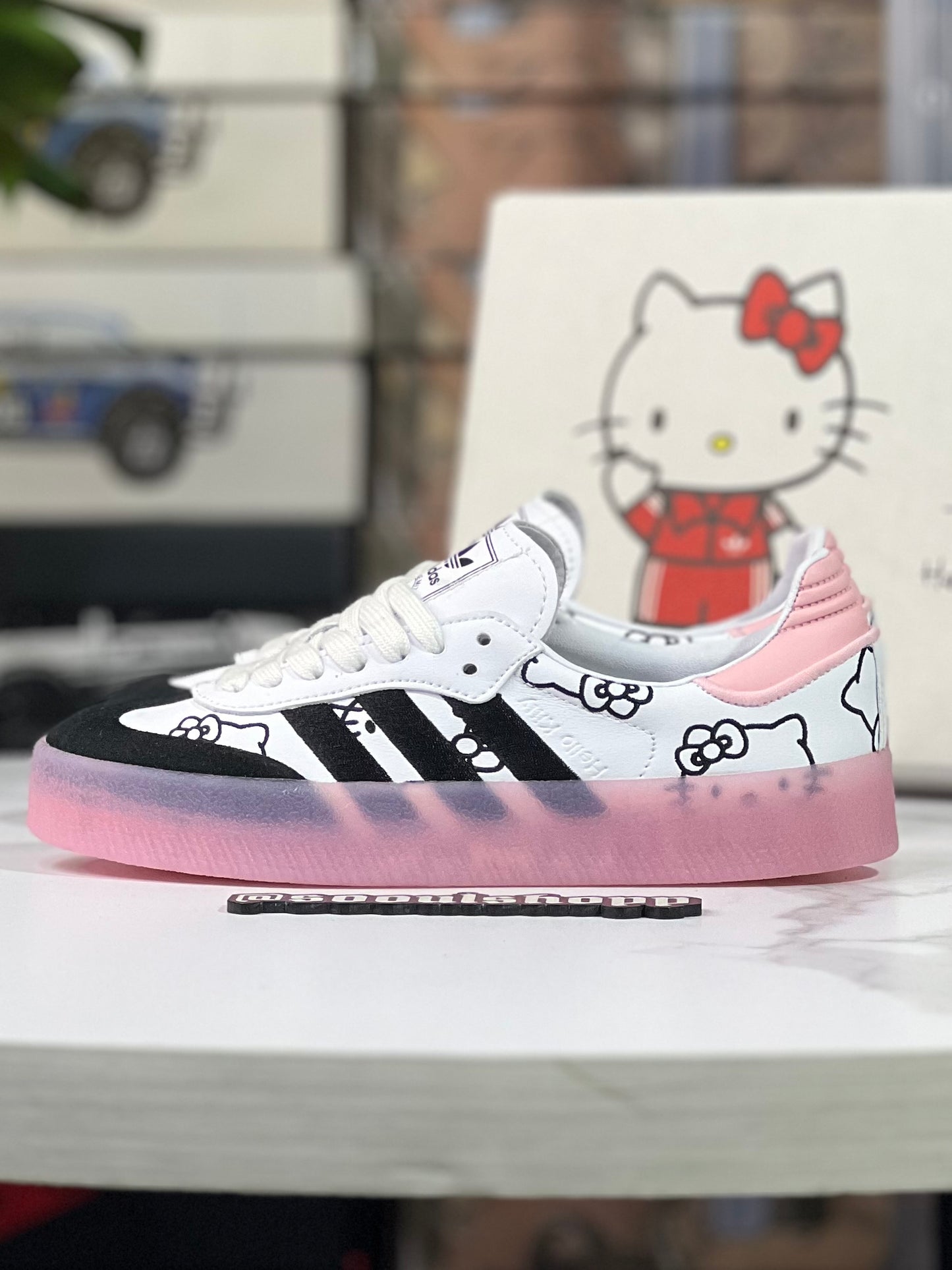 Hello Kitty x Adidas Samba