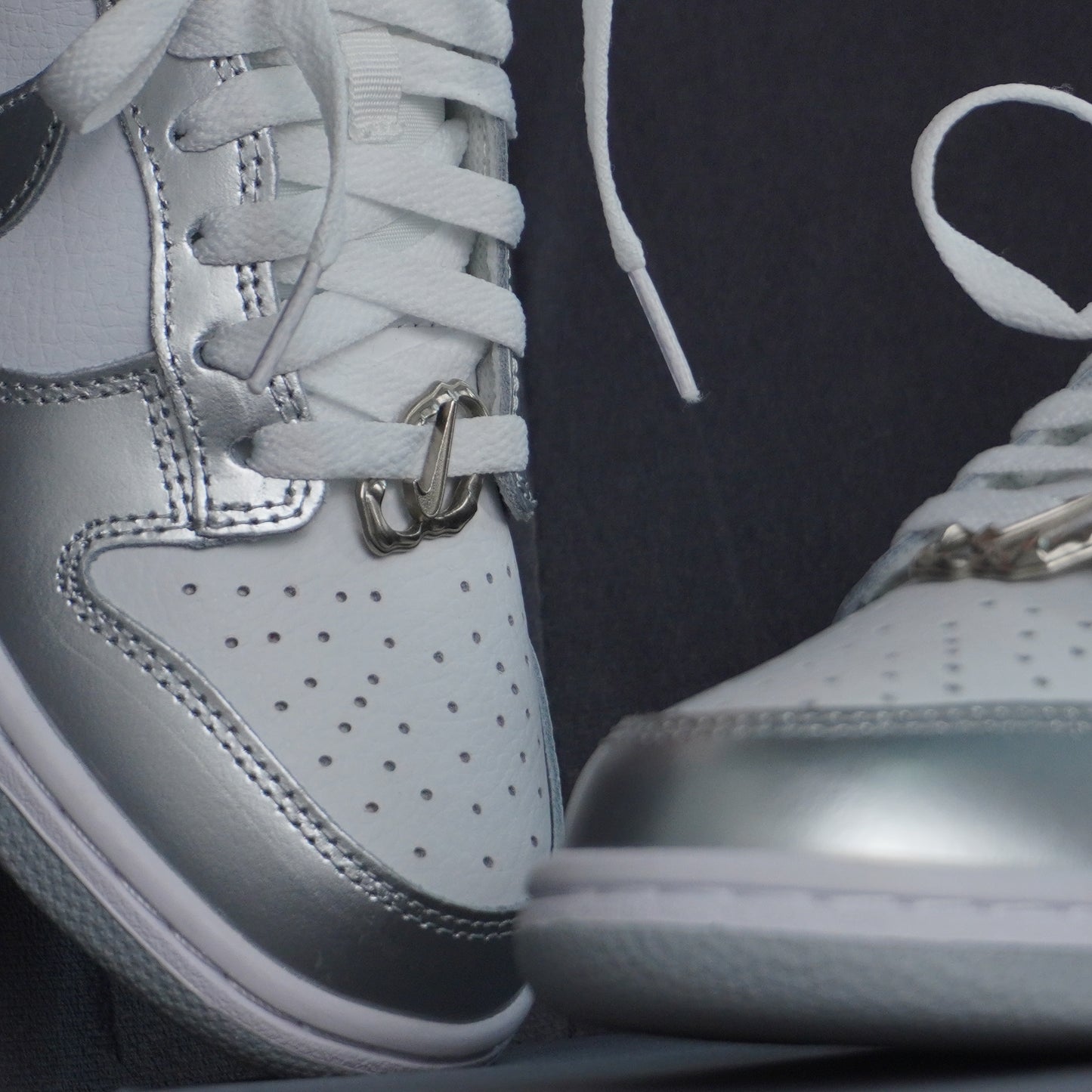 Nike  Dunk Low "Metallic Silver"